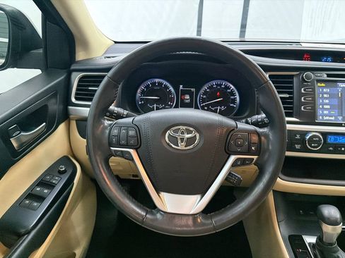 Used 2017 Toyota Highlander XLE image 26