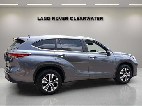 Used 2023 Toyota Highlander XLE FWD image 5