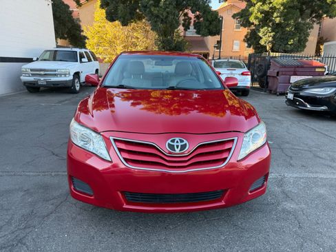 Used 2010 Toyota Camry LE FWD image 2