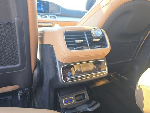 Used 2024 Mercedes-Benz GLS 450 4MATIC image 28