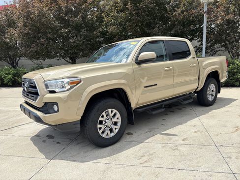 Used 2017 Toyota Tacoma SR5 w/ Tow Package AWD/4WD image 3