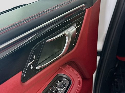 Certified 2025 Porsche Macan image 20