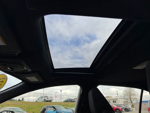 Used 2023 Toyota Corolla SE w/ SE Premium Package image 29