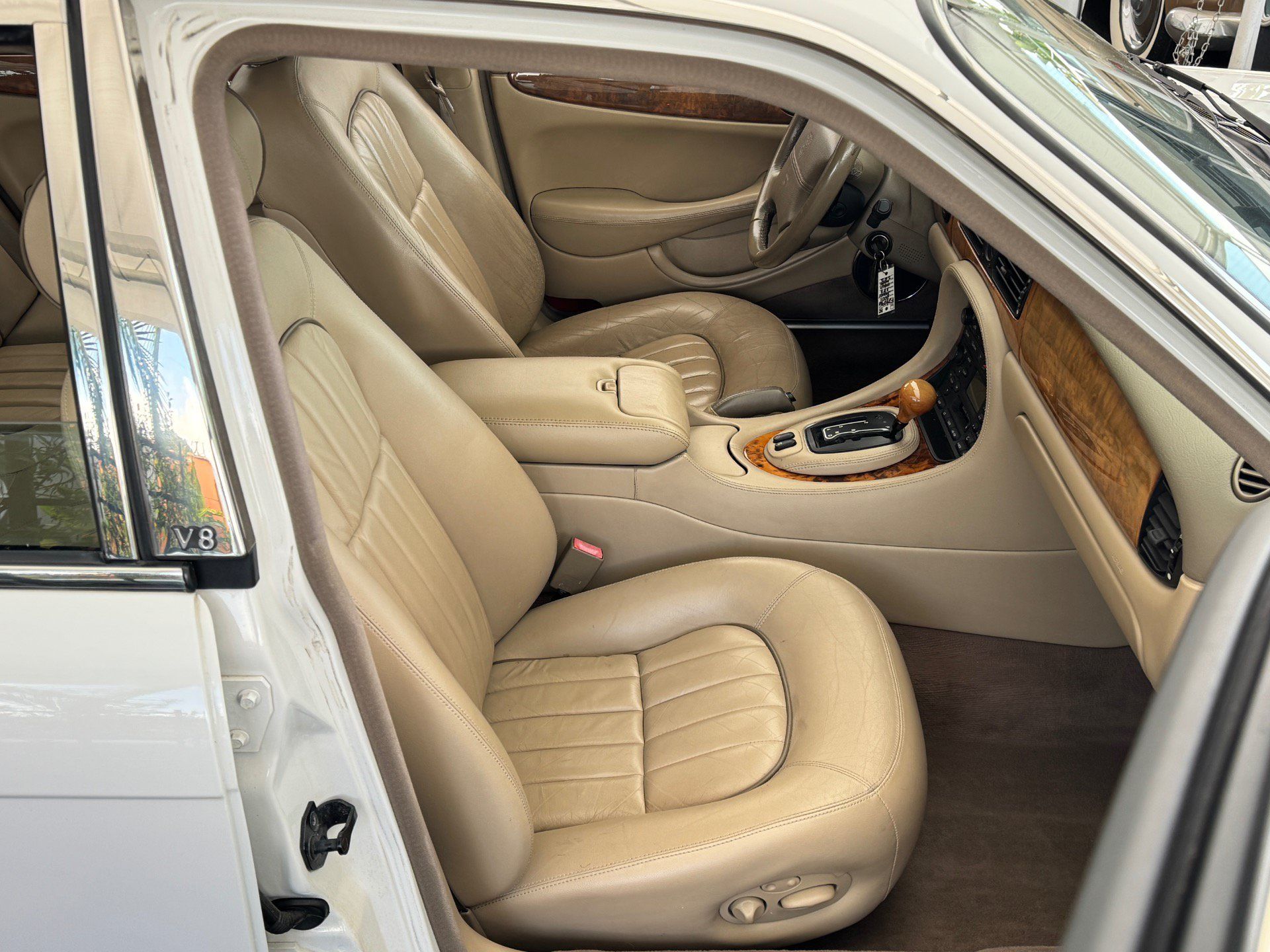 Used 2001 Jaguar XJ8 RWD image 16