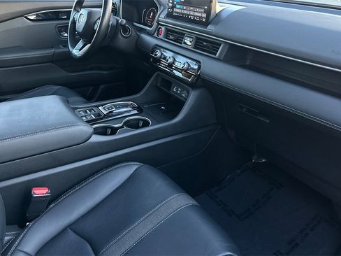 Used 2025 Honda Pilot Touring image 18