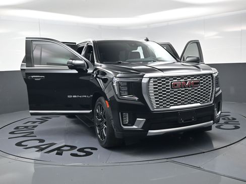 Used 2023 GMC Yukon Denali w/ Advanced Technology Package image 24
