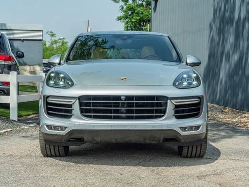 Used 2016 Porsche Cayenne Turbo AWD/4WD image 9