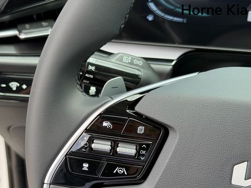 New 2026 Kia Niro EX FWD image 14