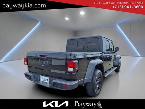 Used 2024 Jeep Gladiator Sport AWD/4WD image 4