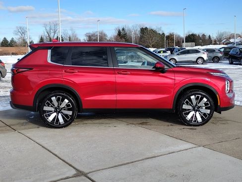 New 2026 Mitsubishi Outlander SE image 14