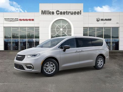 New 2026 Chrysler Pacifica Select FWD image 3