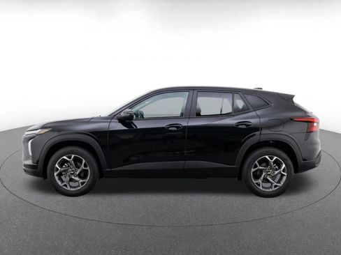 Used 2025 Chevrolet Trax LT w/ LT Convenience Package FWD image 4