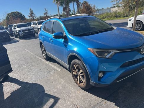 Used 2018 Toyota RAV4 XLE image 2