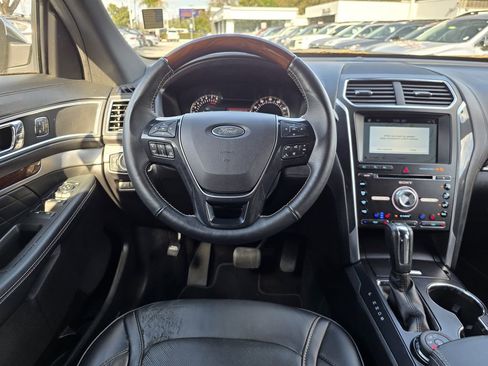Used 2017 Ford Explorer Platinum image 13