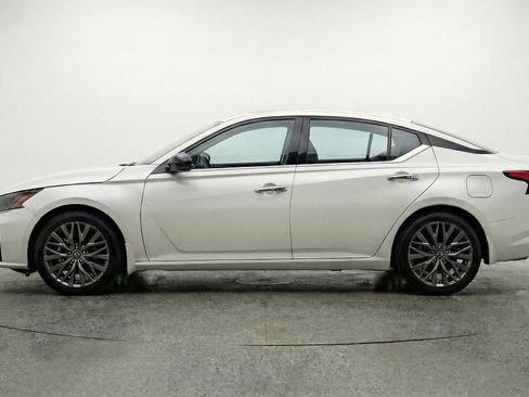 Used 2025 Nissan Altima 2.5 SV image 5