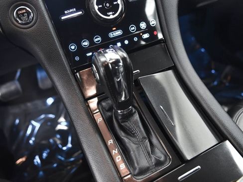 Used 2019 Ford Taurus Limited image 21