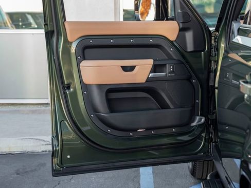 New 2026 Land Rover Defender 110 X-Dynamic SE image 12