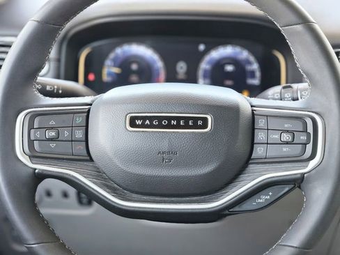 Used 2024 Jeep Wagoneer L Series II RWD image 17