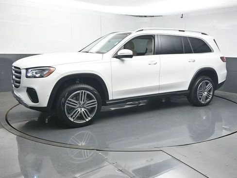 Used 2026 Mercedes-Benz GLS 450 4MATIC image 4