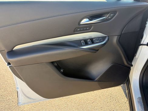 Used 2023 Cadillac XT4 Premium Luxury image 7