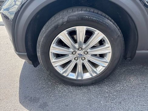 Used 2021 Ford Explorer Limited w/ Equipment Group 301A AWD/4WD image 31