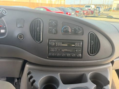 Used 2005 Ford E-350 and Econoline 350 XL image 23