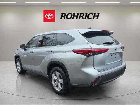 Used 2023 Toyota Highlander LE image 8