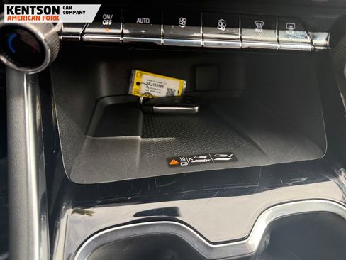 Used 2024 Chevrolet Traverse LT image 27