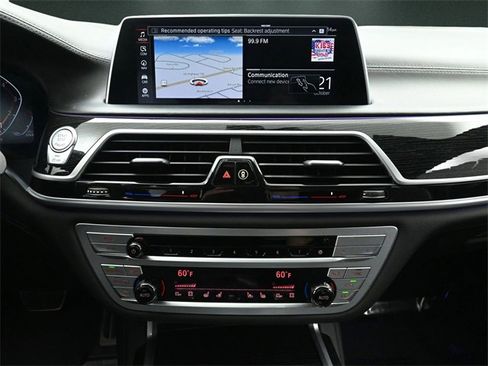 Used 2021 BMW 750i xDrive w/ Executive Package image 28