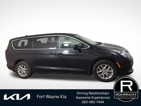 Used 2017 Chrysler Pacifica LX FWD image 5
