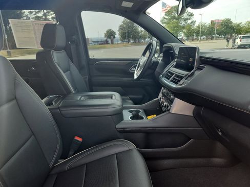 Certified 2024 GMC Yukon XL SLT w/ SLT Premium Package image 8