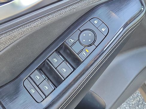 Used 2023 Nissan Rogue SV image 16