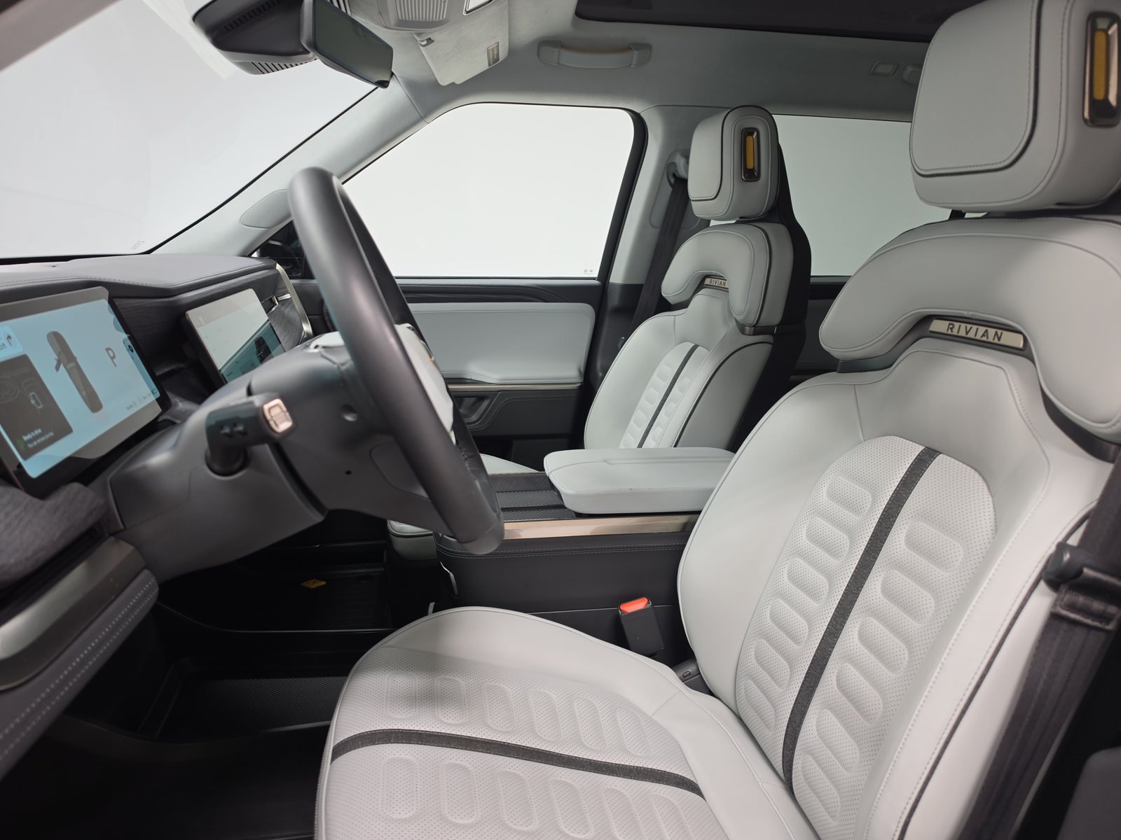 Used 2025 Rivian R1S Adventure Dual AWD/4WD image 20