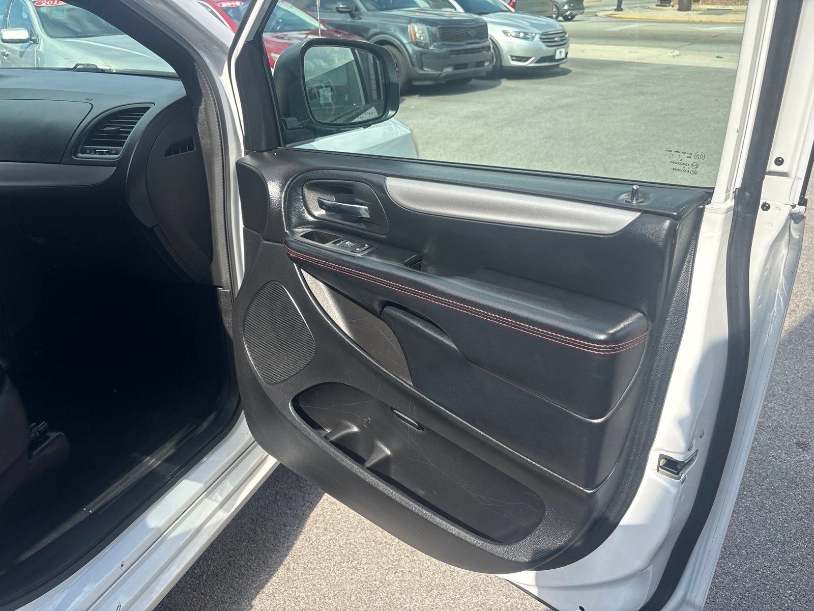 Used 2019 Dodge Grand Caravan GT FWD image 19