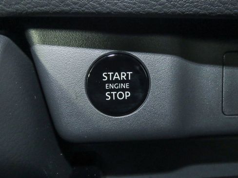 Certified 2025 Nissan Rogue SV image 27