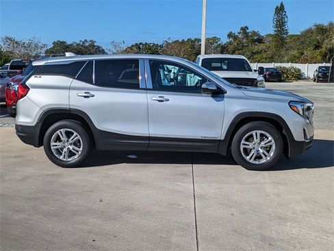 Used 2021 GMC Terrain SLE image 4