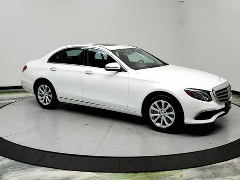 Used 2017 Mercedes-Benz E 300 4MATIC image 3