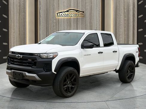 Used 2024 Chevrolet Colorado Trail Boss w/ Technology Package AWD/4WD image 5