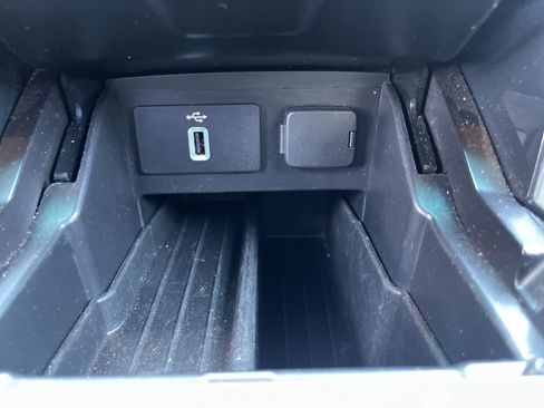 Used 2017 Ford Explorer XLT w/ Equipment Group 201A FWD image 30