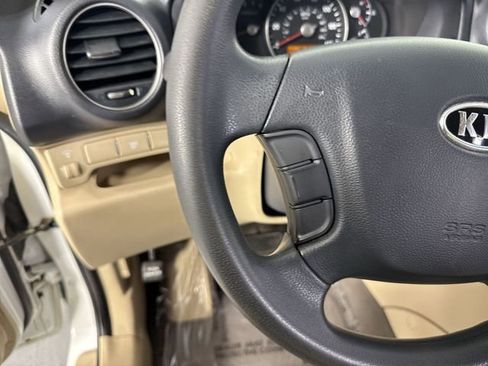 Used 2008 Kia Rondo LX w/ Convenience Pkg FWD image 10