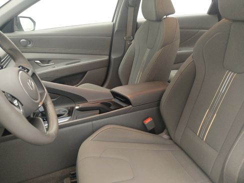 Used 2025 Hyundai Elantra Sport FWD image 17