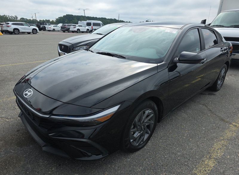 Used 2024 Hyundai Elantra SEL FWD image 1