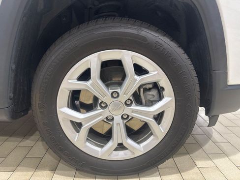 Used 2024 Jeep Compass Latitude AWD/4WD image 47