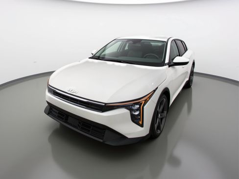 Used 2025 Kia K4 FWD image 3
