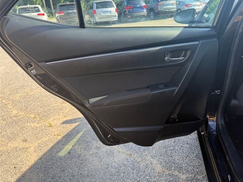 Used 2018 Toyota Corolla LE FWD image 28