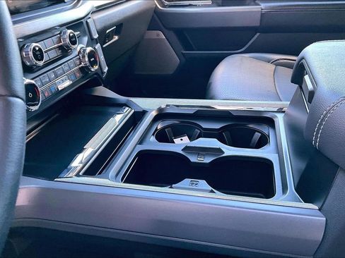 Used 2025 Ford F250 Lariat w/ Black Appearance Package image 19