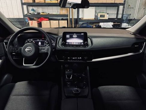 Used 2022 Nissan Rogue SV image 21