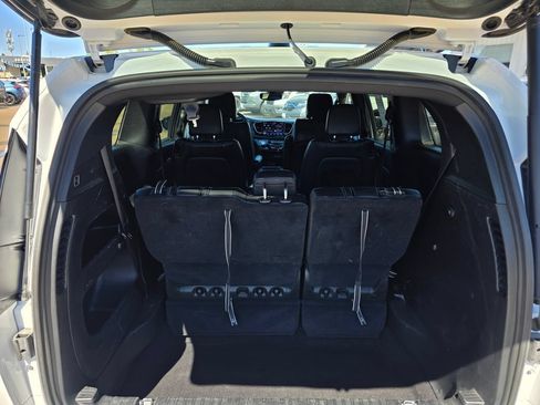 Used 2025 Chrysler Pacifica Select FWD image 24