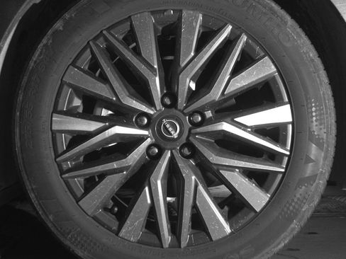 Used 2025 Nissan Altima 2.5 SV FWD image 12