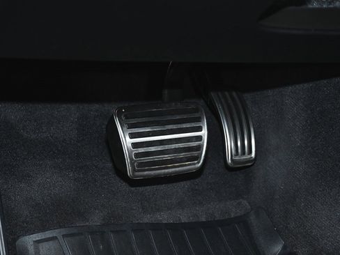 Used 2023 Porsche Cayenne GTS image 22